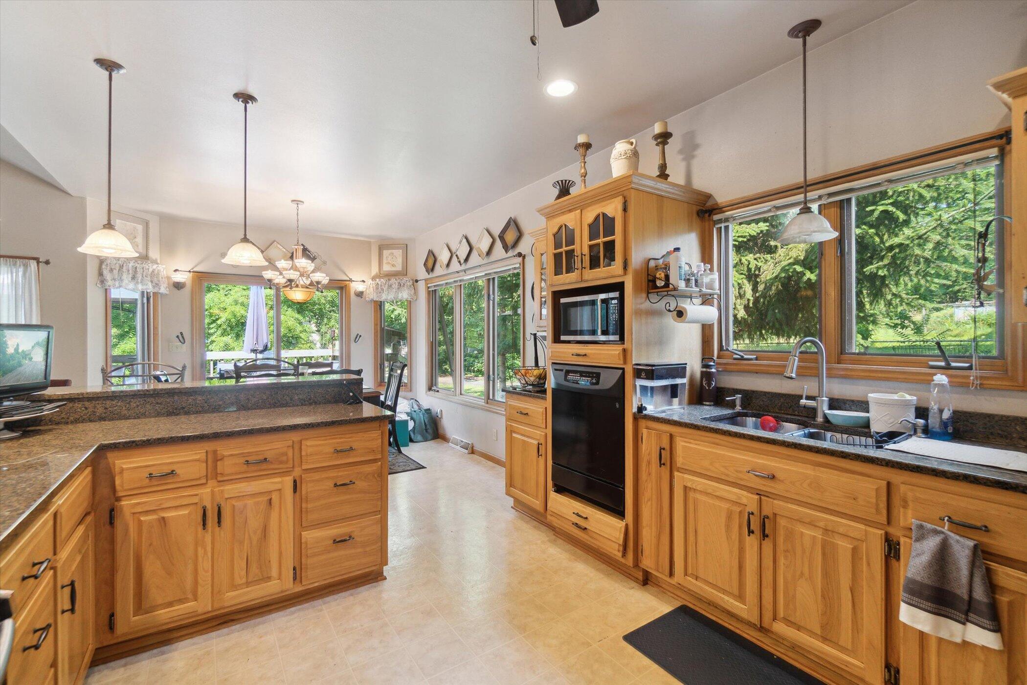 Geneva, Wisconsin 53147, United States, 4 Bedrooms Bedrooms, ,3 BathroomsBathrooms,Residential,Active,165410