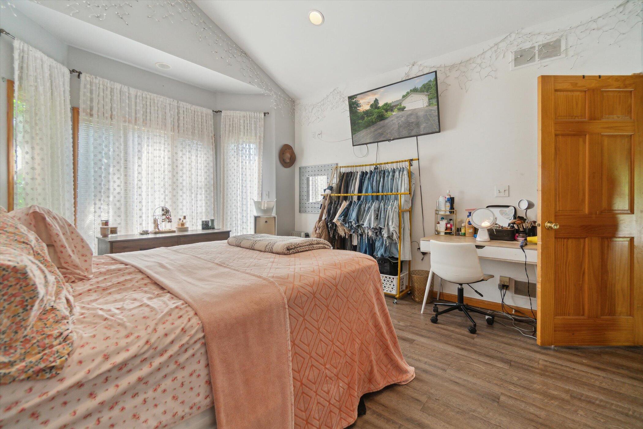 Geneva, Wisconsin 53147, United States, 4 Bedrooms Bedrooms, ,3 BathroomsBathrooms,Residential,Active,165410