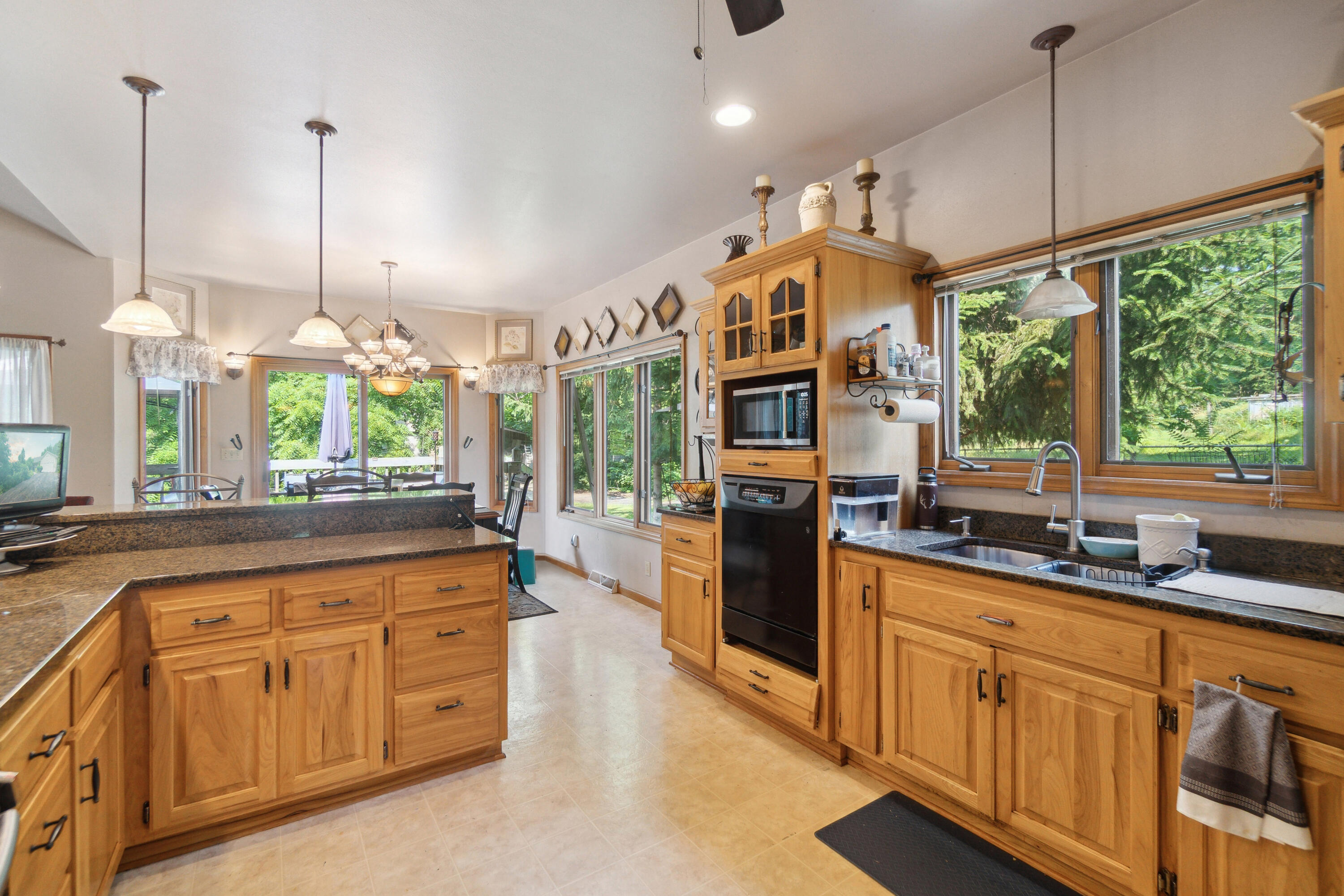 Geneva, Wisconsin 53147, United States, 4 Bedrooms Bedrooms, ,3 BathroomsBathrooms,Residential,Active,165410