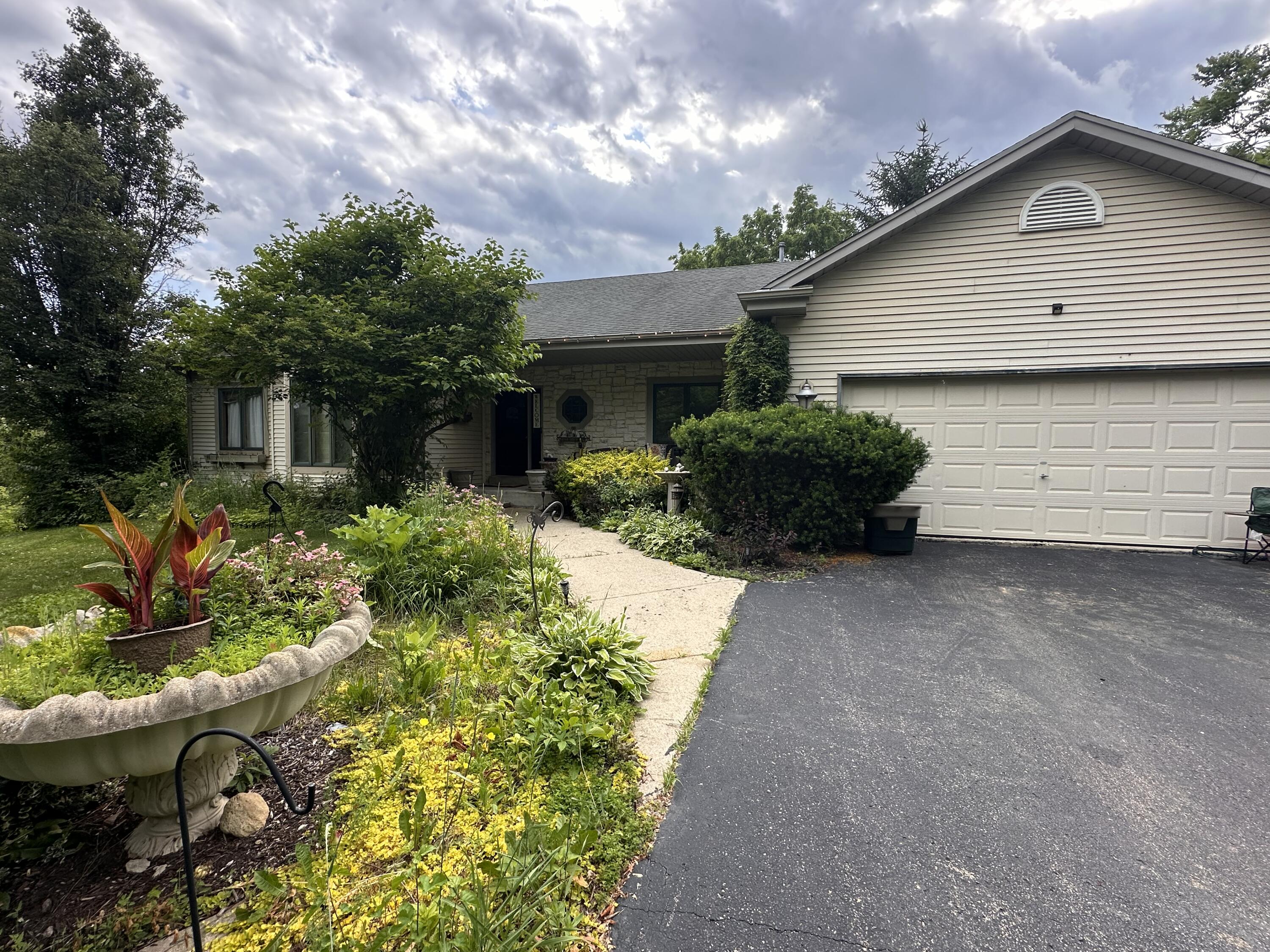 Geneva, Wisconsin 53147, United States, 4 Bedrooms Bedrooms, ,3 BathroomsBathrooms,Residential,Active,165410