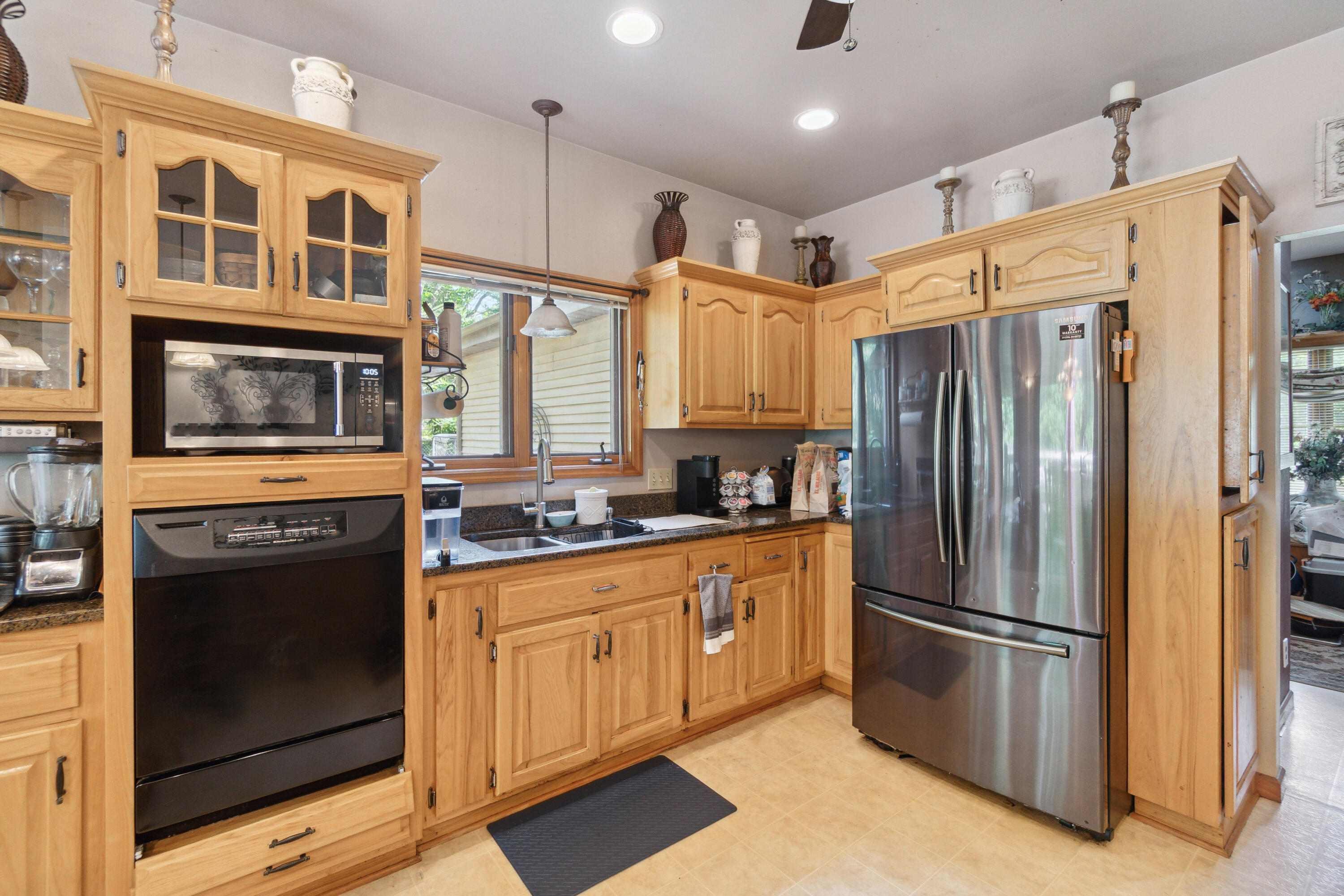 Geneva, Wisconsin 53147, United States, 4 Bedrooms Bedrooms, ,3 BathroomsBathrooms,Residential,Active,165410