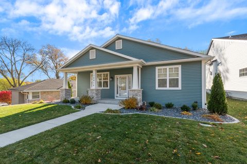 Photo of 10915 W Wisconsin Ave, Wauwatosa, WI 53226 (MLS # 1959313)