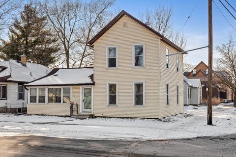 Photo of 1231 Liberty St, La Crosse, WI 54603 (MLS # 1949599)