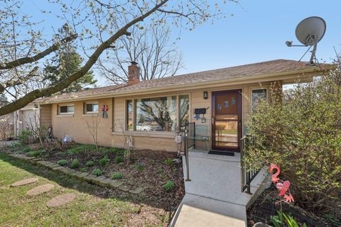 Photo of 3559 S Sunset Dr, Milwaukee, WI 53220 (MLS # 1958674)