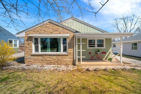 Photo of 4570 N 101st St, Wauwatosa, WI 53225 (MLS # 1957165)