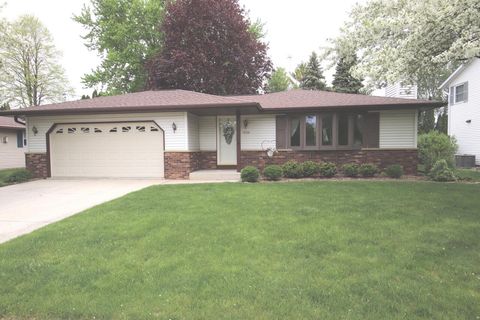Photo of 2104 Camelot Blvd, Sheboygan, WI 53081 (MLS # 1963425)