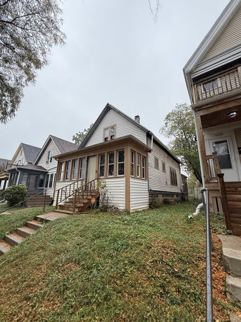 Photo of 2922 N 1st St, Milwaukee, WI 53212 (MLS # 1986205)