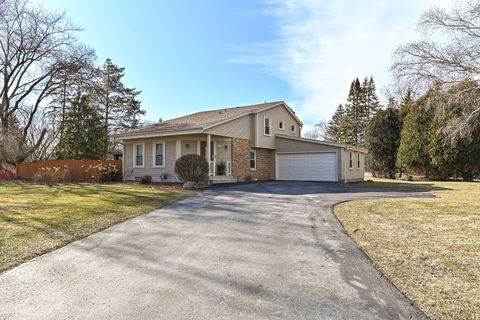 Photo of 11249 N Oriole Ln, Mequon, WI 53092 (MLS # 1952555)