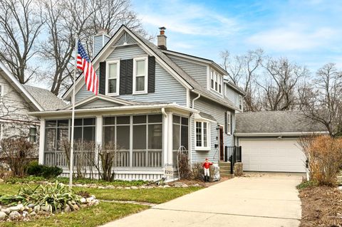 Photo of 8205 Chestnut St, Wauwatosa, WI 53213 (MLS # 1955790)