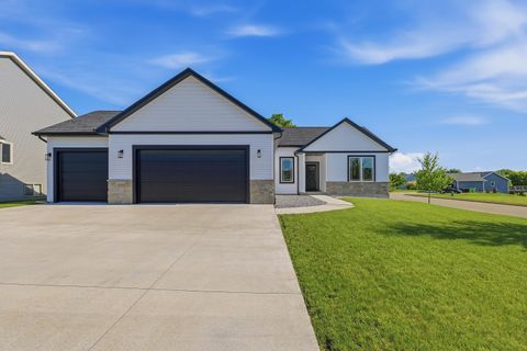Photo of 1291 Carolyn Blvd, Mayville, WI 53050 (MLS # 1968803)