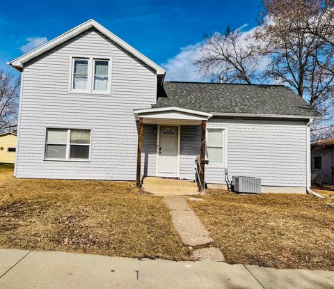 Photo of 305 W Foster St, Tomah, WI 54660 (MLS # 1951130)