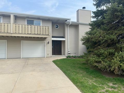 2440 W Crabapple Ln, Oak Creek, WI 53154 - #: 1915496