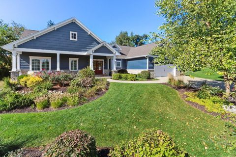 Photo of 833 Red Hawk Dr, Walworth, WI 53184 (MLS # 1940710) Photo of 833 Red Hawk Dr, Walworth, WI 53184 (MLS # 1940710)
