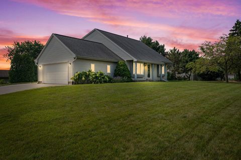 Photo of 7204 S Countryside Dr, Franklin, WI 53132 (MLS # 1929573)