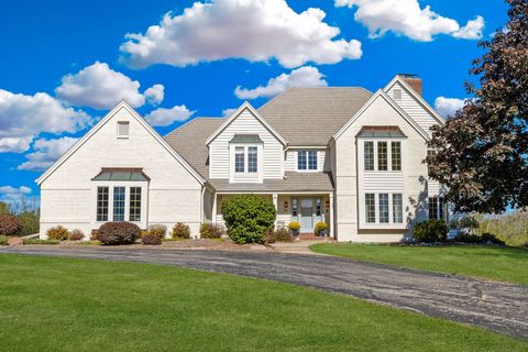 Photo of 824 W Fox Hunt Trce, Mequon, WI 53092 (MLS # 1938190)