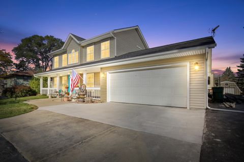 2350 E Sandy Acre Rd, West Bend, WI 53090 - #: 1935018