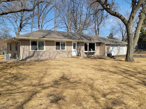 Photo of 14408 W Kostner Ln, New Berlin, WI 53151 (MLS # 1954750)