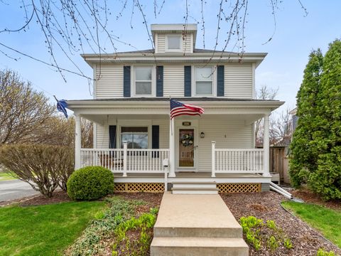 Photo of 857 N 8th St, Manitowoc, WI 54220 (MLS # 1960526)