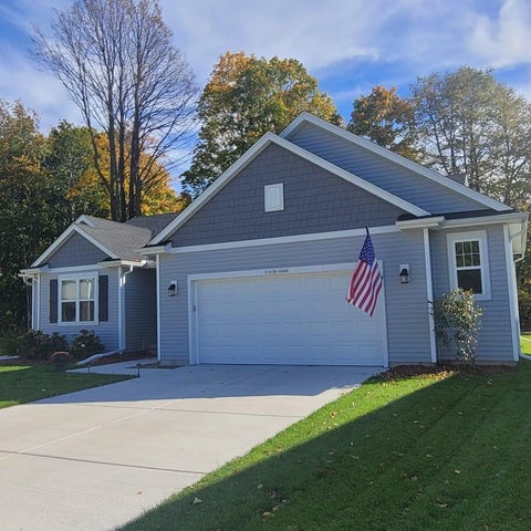 Photo of W197N16648 Ridgeway Dr, Jackson, WI 53037 (MLS # 1983599)