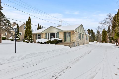 Photo of 412 E Spooner Rd, Fox Point, WI 53217 (MLS # 1944850)