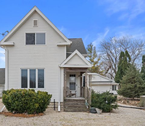 Photo of 395 N Main St, Oakfield, WI 53065 (MLS # 1949062)