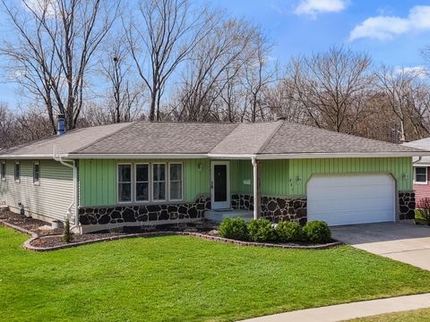 Photo of 301 W Westlawn Ave, Elkhorn, WI 53121 (MLS # 1956283)