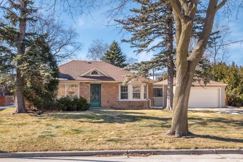 Photo of 3247 N Knoll Blvd, Wauwatosa, WI 53222 (MLS # 1952342)