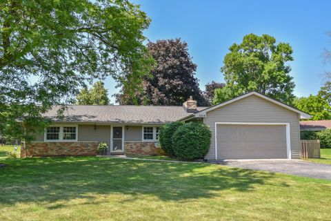 Photo of 5215 S Balboa Dr, New Berlin, WI 53151 (MLS # 1970453)