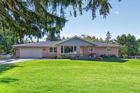 Photo of N72W22429 Jeanine Ln, Lisbon, WI 53089 (MLS # 1985726)
