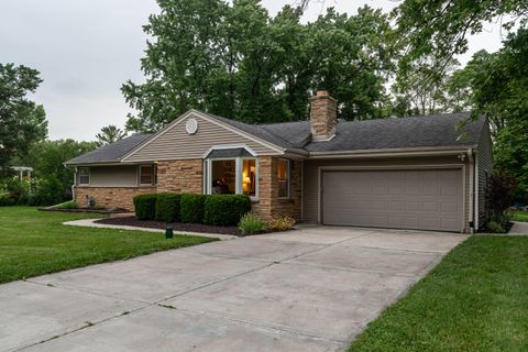 Photo of 11316 N Rosewood Dr, Mequon, WI 53092 (MLS # 1925627)