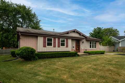 Photo of 2725 Red Maple Ct, Caledonia, WI 53402 (MLS # 1966353)