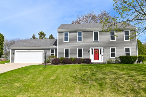 Photo of 10108 N Foxkirk Dr, Mequon, WI 53097 (MLS # 1917119)