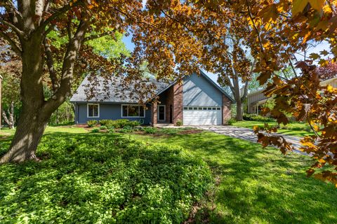 Photo of 10331 N Flanders Ct, Mequon, WI 53092 (MLS # 1918836)