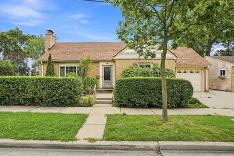 Photo of 427 E Van Norman Ave, Milwaukee, WI 53207 (MLS # 1976715)