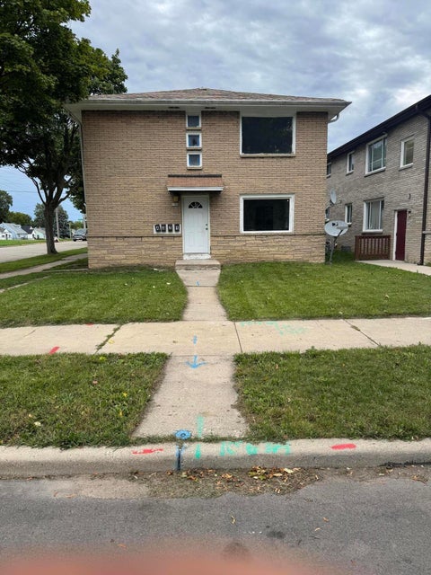 Photo of 1984 W Congress St, Milwaukee, WI 53209 (MLS # 1981759)