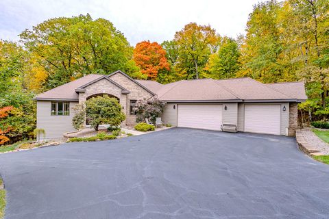 Photo of 226936 Boulder Ridge Cir, Rib Mountain, WI 54401 (MLS # 1939780)