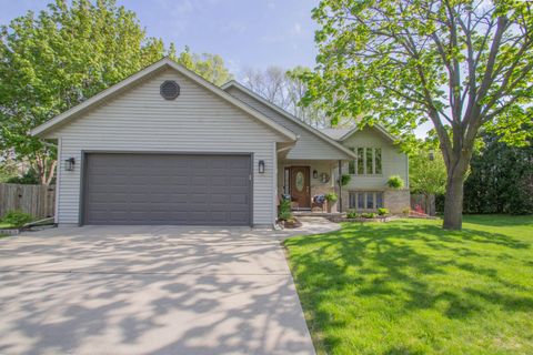 Photo of 509 Mary Knoll Ln, Watertown, WI 53098 (MLS # 1961475)