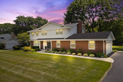 Photo of 18275 Surrey Ln, Brookfield, WI 53045 (MLS # 1927143)