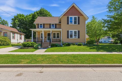 Photo of 207 E Jefferson St, Oconomowoc, WI 53066 (MLS # 1967656)