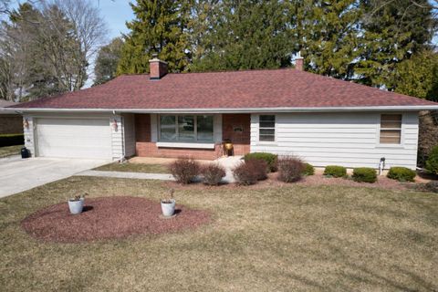 Photo of 1616 Ahrens St, Manitowoc, WI 54220 (MLS # 1956266)