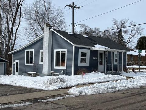 Photo of 136 N Jefferson St, Whitewater, WI 53190 (MLS # 1954287)