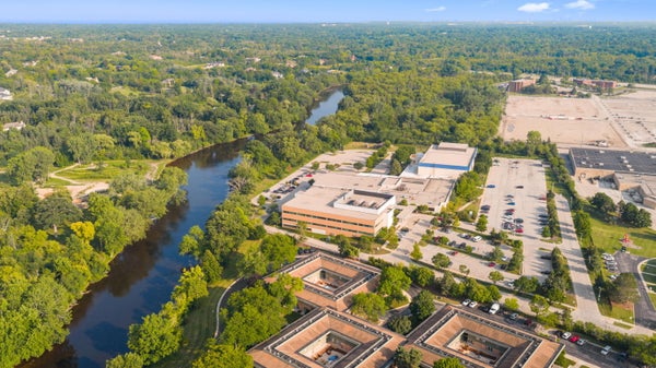 4000 W RIVERS EDGE CIR, MILWAUKEE, WI 53209 - Image 28c2edaac6409a1c19261986fbe19821/2172071851