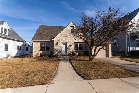 Photo of 606 Michigan Ave, South Milwaukee, WI 53172 (MLS # 1909786)
