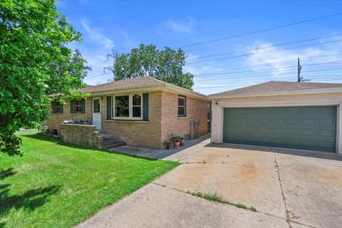 Photo of 17101 W Roosevelt Ave, New Berlin, WI 53151 (MLS # 1924305)