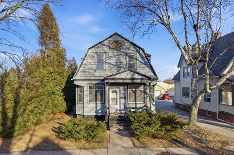 Photo of 1429 S 9th St, Sheboygan, WI 53081 (MLS # 1952040)