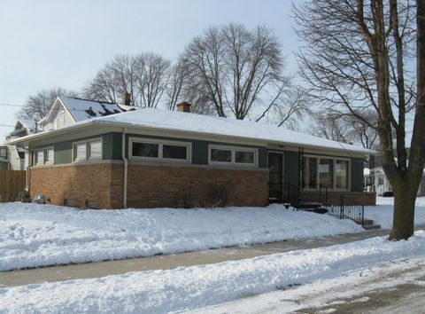 Photo of 2021 Garfield Ave, Sheboygan, WI 53081 (MLS # 1949828)