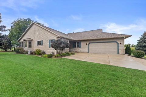 Photo of W155N6631 Blue Heron Dr, Menomonee Falls, WI 53051 (MLS # 1979655)