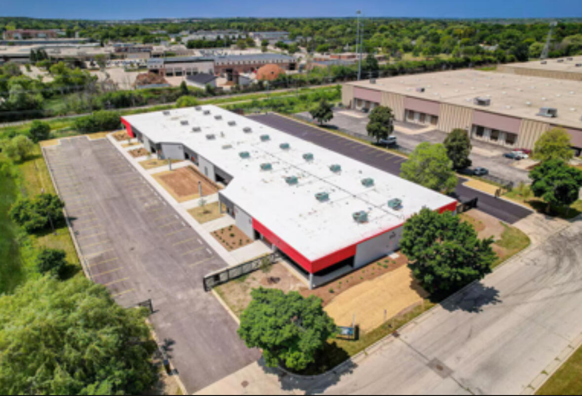 8949 N Deerbrook Trl