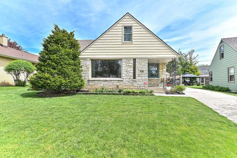 Photo of 2746 S 77th St, West Allis, WI 53219 (MLS # 1961572)