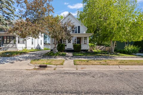Photo of 432 Pleasant Ave, Hartford, WI 53027 (MLS # 1973066)